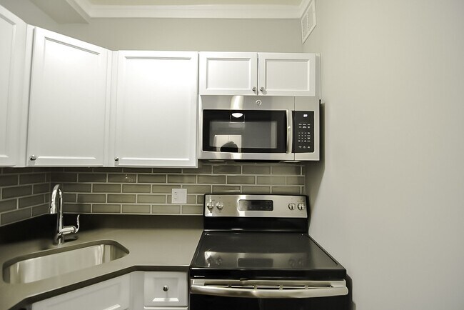 Foto del edificio - 817 W Lakeside Pl