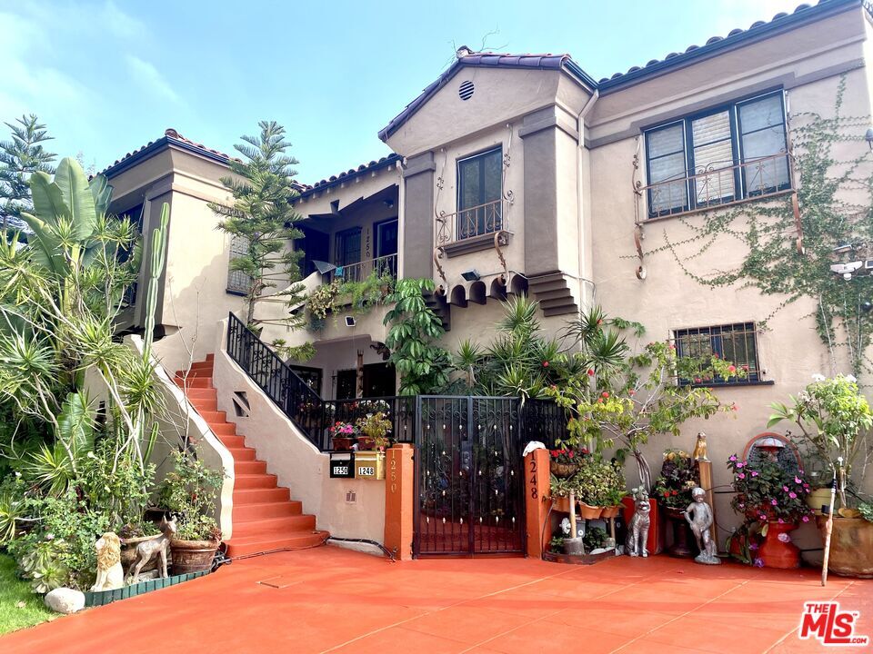 Primary Photo - 1250 S Crescent Heights Blvd