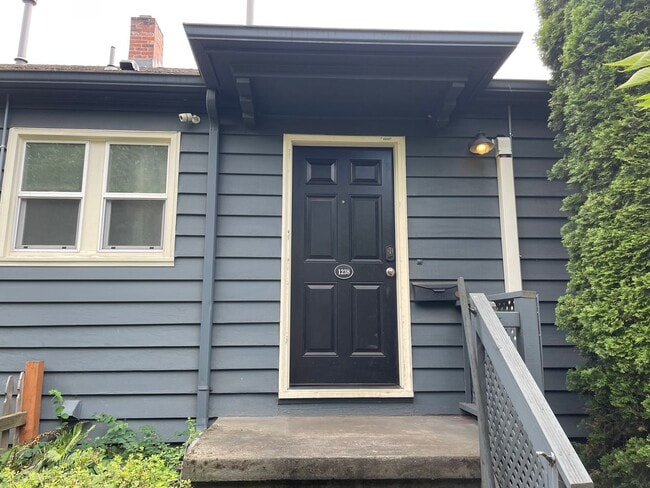 Building Photo - 1238 N Wygant St