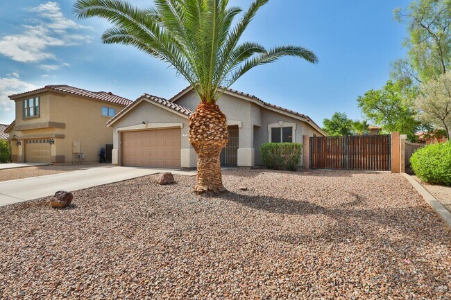 Building Photo - 4 Bed / 2 Bath with Private Pool- Oversize...