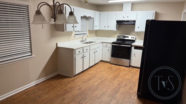 Building Photo - WINTER MOVE-IN SPECIAL: 50% OFF 1ST FULL MONTH'S RENT!**