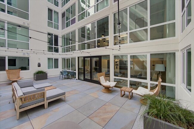 Interior Photo - 145 Leavenworth St