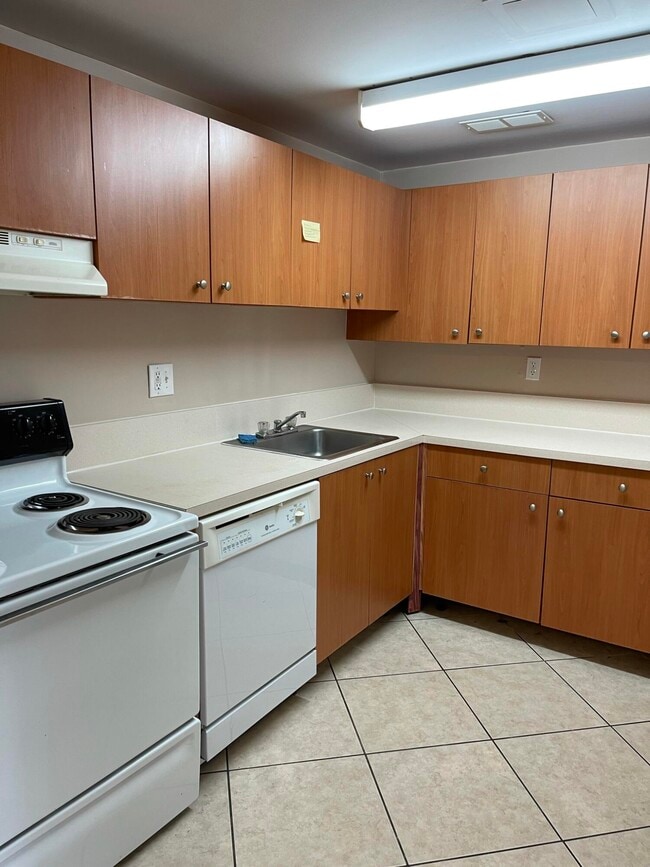 Building Photo - 409 Executive Center Dr