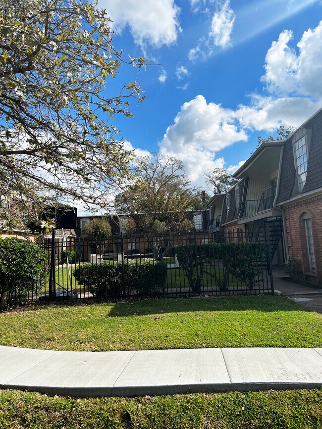 Outside of apartment - 1220 Shadowdale Dr