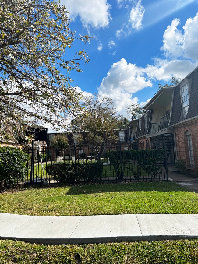Outside of apartment - 1220 Shadowdale Dr