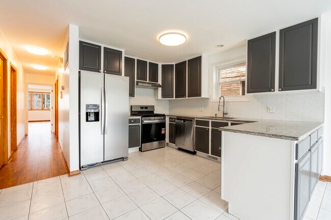 Foto del edificio - 4101 N Dickinson Ave