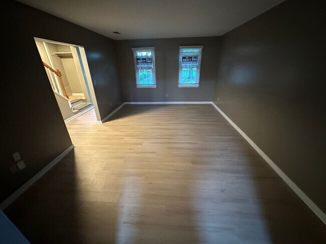 Foto del edificio - Now available!! – 672 W Front St, Unit C, ...