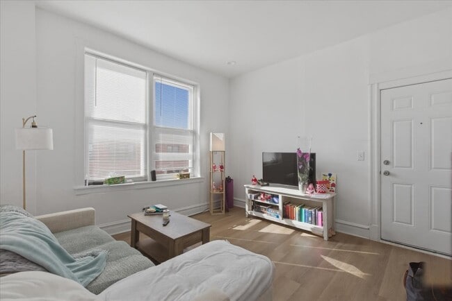 Building Photo - 2351 W Charleston St