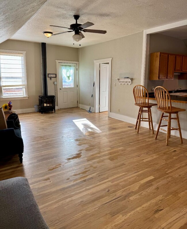 Foto del edificio - 107 E Bridge Ave