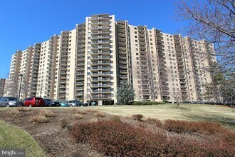 Building Photo - 203 Yoakum Pkwy