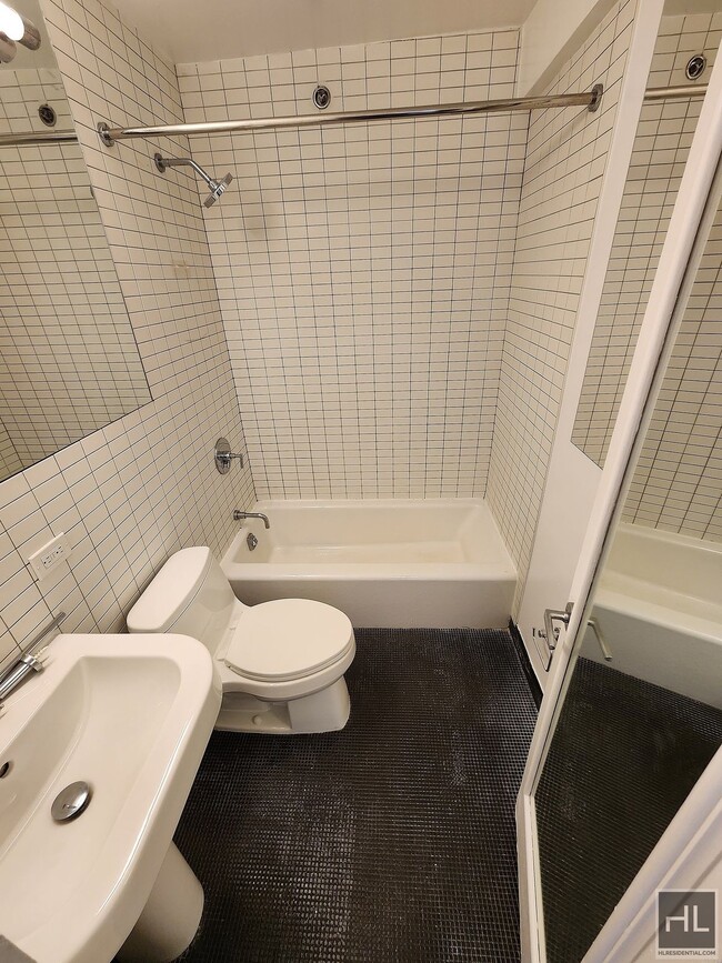 Building Photo - Beautiful 3-BR in Murray Hill