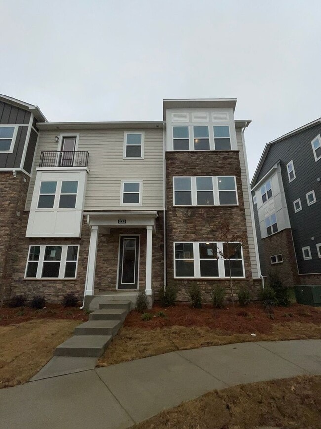 Building Photo - Beautiful Three Story Townhouse in Aria at the Park!