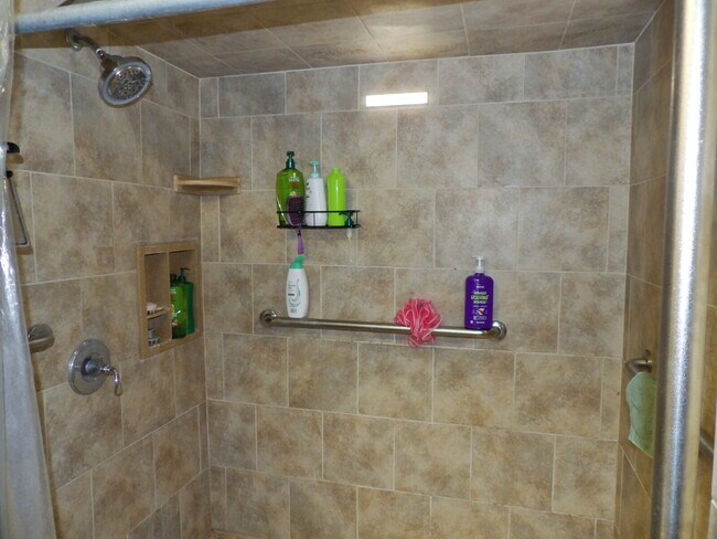 Foto del edificio - Spacious 3BR + Bonus Room in Inver Grove Heights – Attached Garage & Pet Friendly!