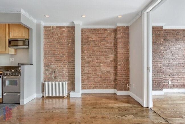Building Photo - 697 Tenth Ave (47th & 48th Ave), #3FN