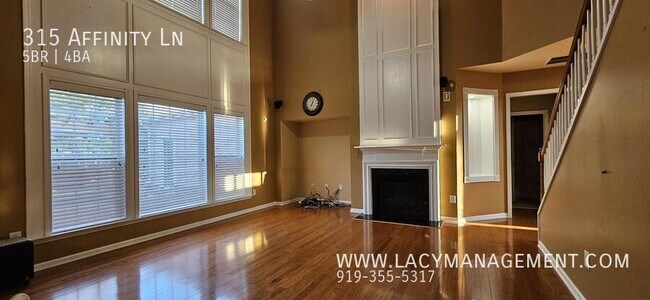 Foto del edificio - 315 Affinity Ln
