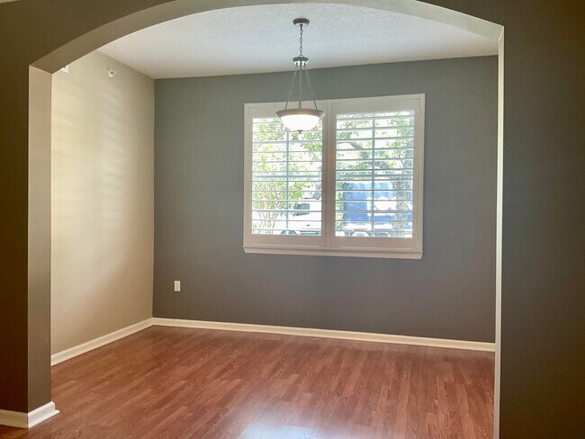 Foto del edificio - 4101 Myrtlewood Cir W
