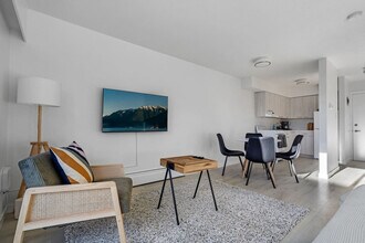 Building Photo - 1550 W 11th Ave