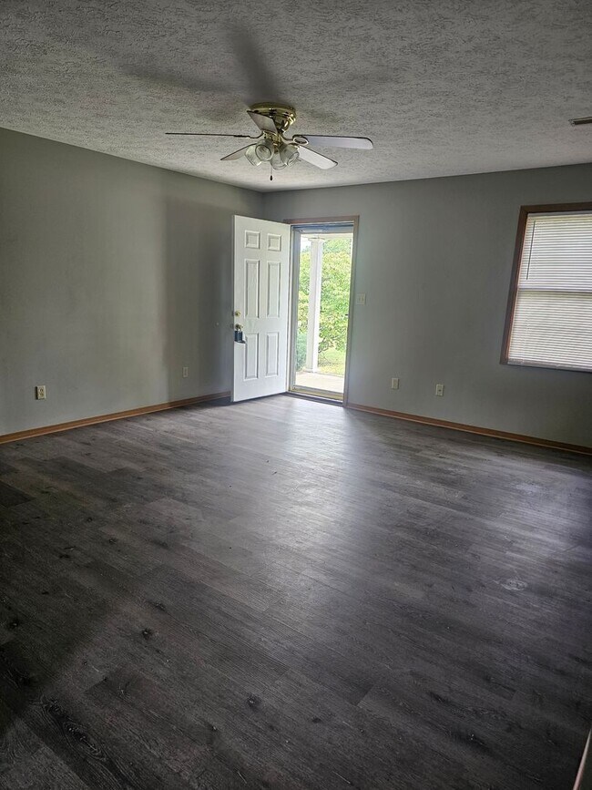 Foto del edificio - Adorable home ready for you!