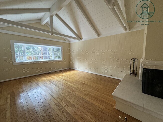 Foto del edificio - Immaculate Two Bedroom Home in the Heart of Carmel-by-the-Sea's "Golden Rectangle"