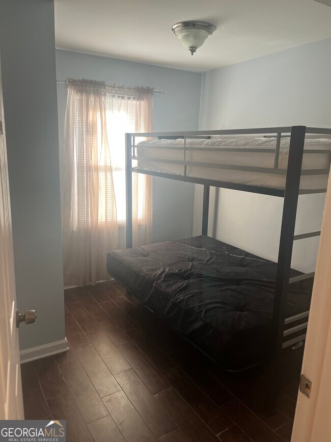 Foto del edificio - 2894 Randall St