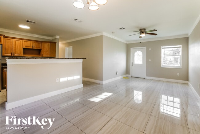Foto del edificio - 601 NW 194th St