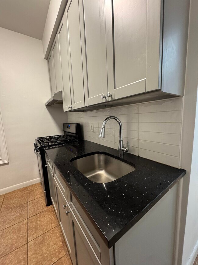 Foto del edificio - 55 Corbin Ave