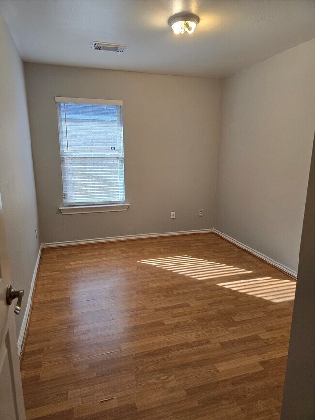 Foto del edificio - 3459 Angel Ln