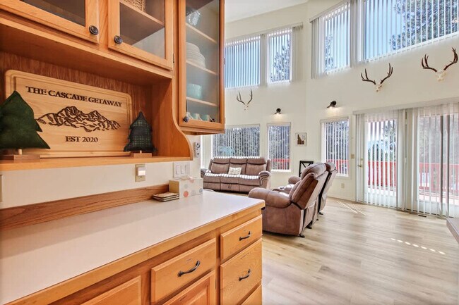 Foto del edificio - 1496 Pine Ridge Dr