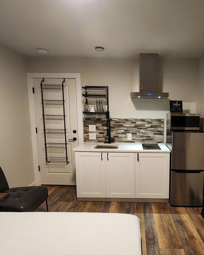 Foto del edificio - Fully Furnished Studio New in Silverdale W...