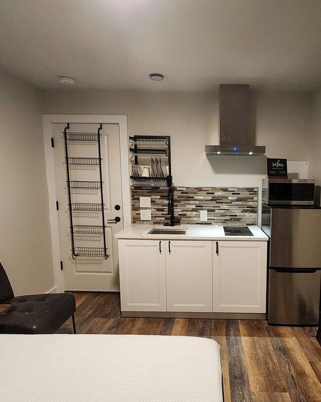 Foto del edificio - Fully Furnished Studio New in Silverdale Washington Short Term Month to Month