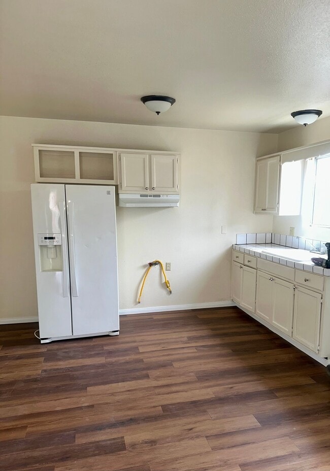 Photo - 427 E 98th St Apartment