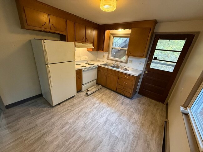 Building Photo - 372 Park St