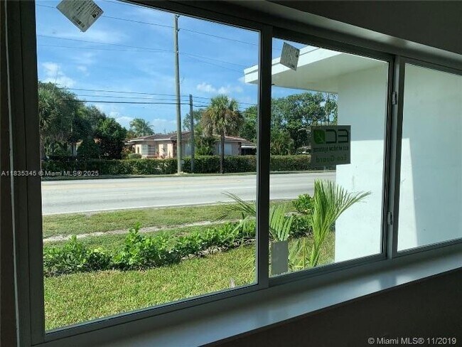 Foto del edificio - 200 NE 108th St