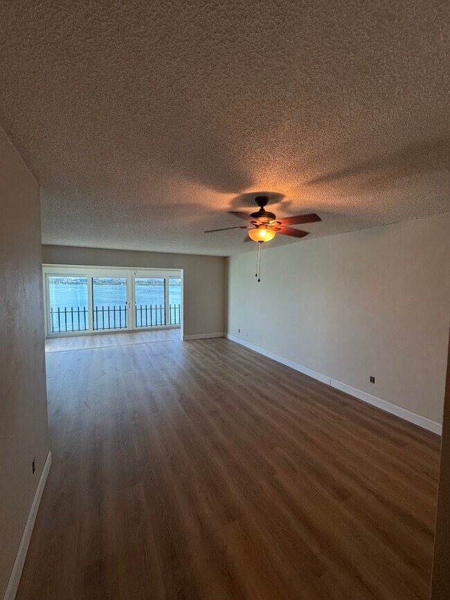 Sala de estar / Comedor - 868 Bayway Blvd