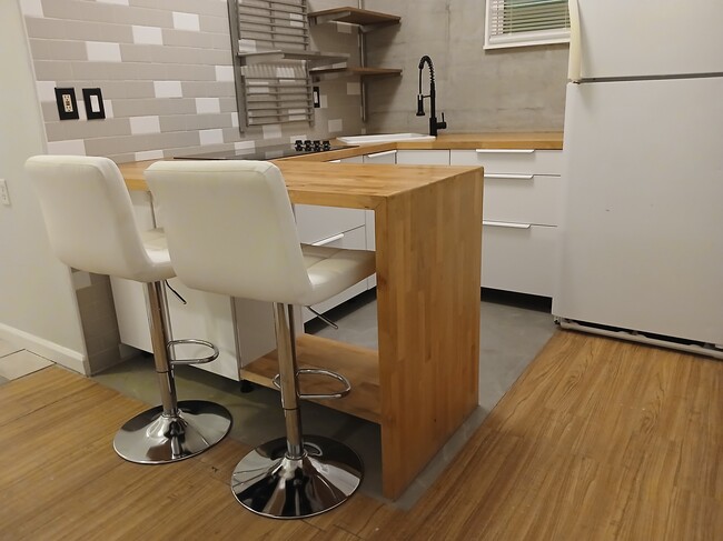 Building Photo - 2604 Rogers Ave