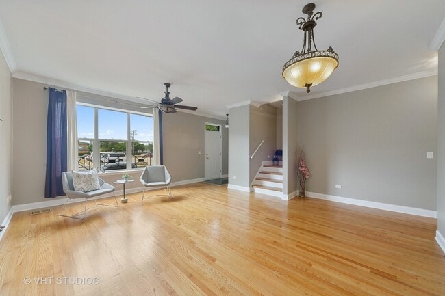 Building Photo - 2042 W Warren Blvd