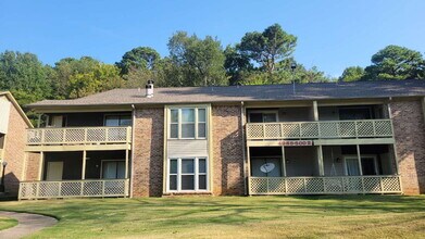 Building Photo - 4988-4987 7 Pine Cir