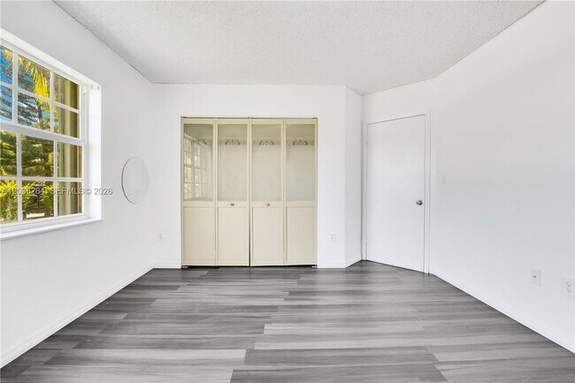 Foto del edificio - 15241 SW 150th St