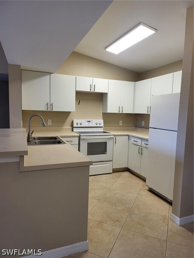 Foto del edificio - 8288 Key Royal Ln