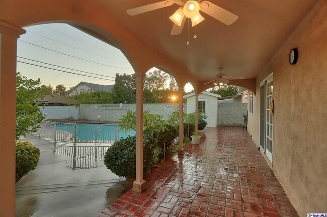 Building Photo - 9918 Covello St