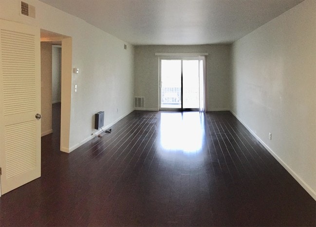 Building Photo - 310 6th Ave