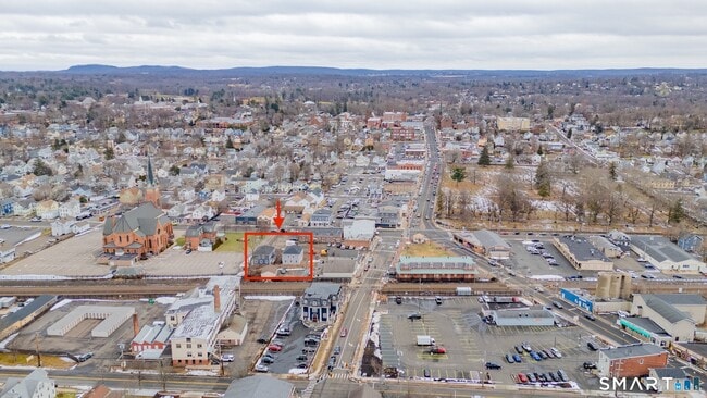 Building Photo - 27 Hall Ave