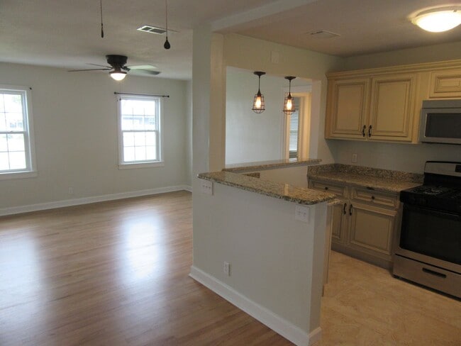 Building Photo - 409 S Palo Alto Ave