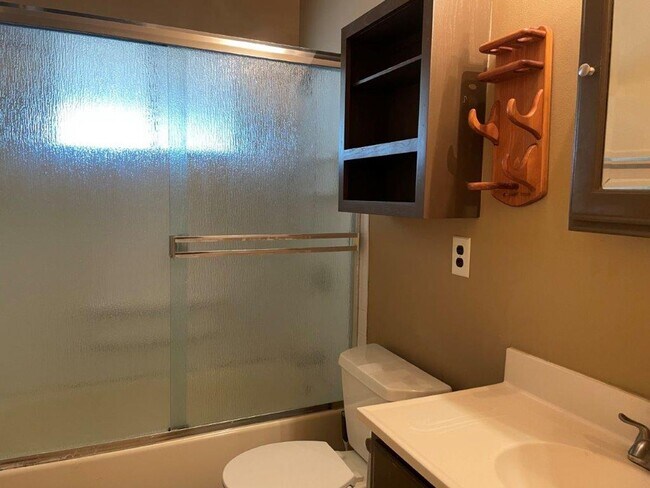 Foto del edificio - 4 br, 2 bath House - 132 W. Woodland Avenue