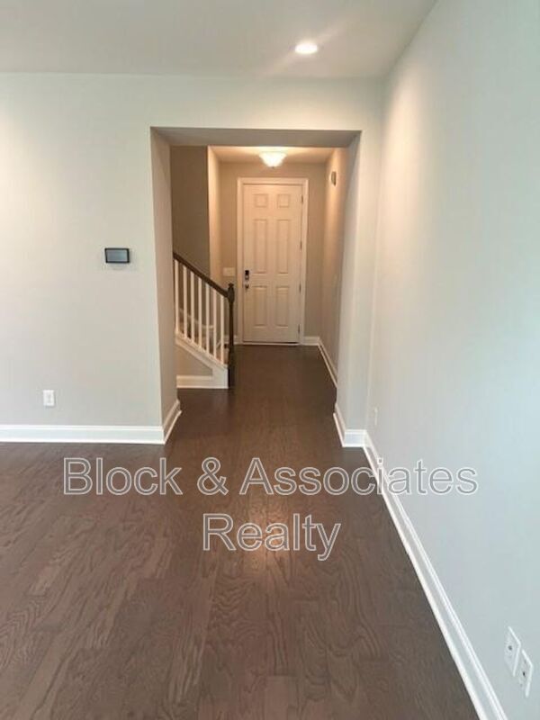 Building Photo - 1204 Lotus Lilly Dr
