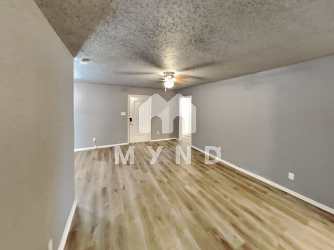 Building Photo - 1805 Trenton Dr