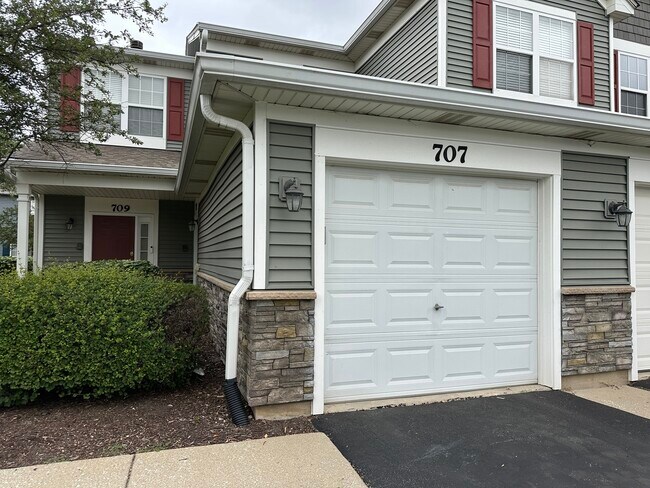Building Photo - 707 Genesee Dr