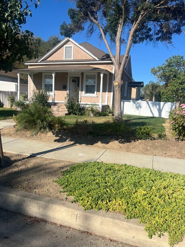 Foto del edificio - Beautiful 2 bedroom home with large detatched garage