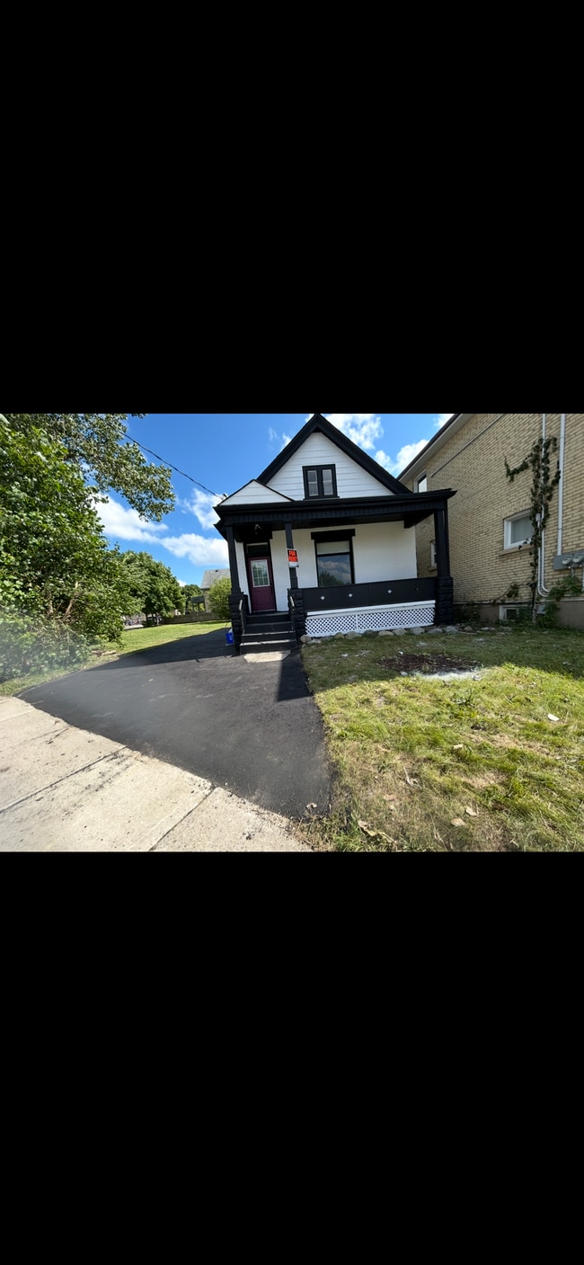 Building Photo - 633 Hamilton Rd