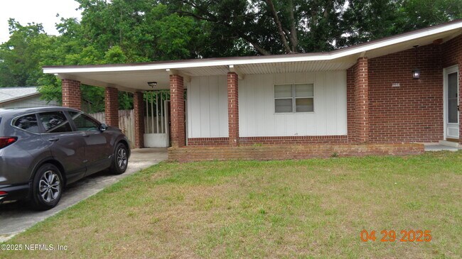 Foto del edificio - 1204 Crown Dr